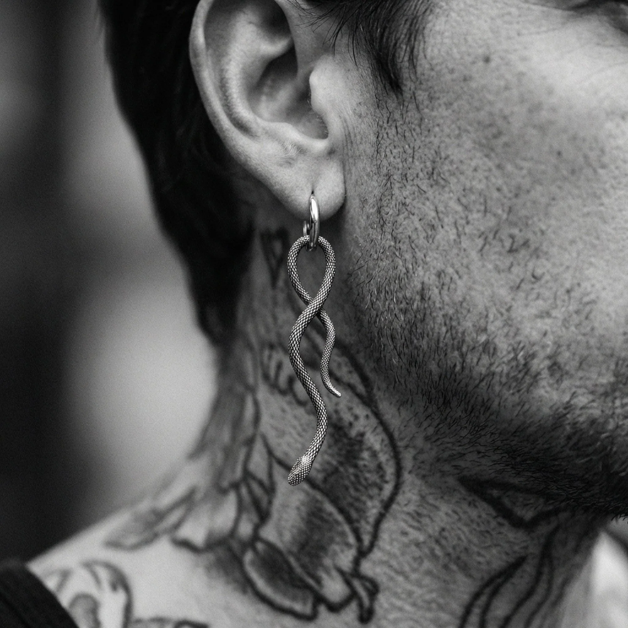 ETERNAL SLITHER EARRINGS. - Image 4