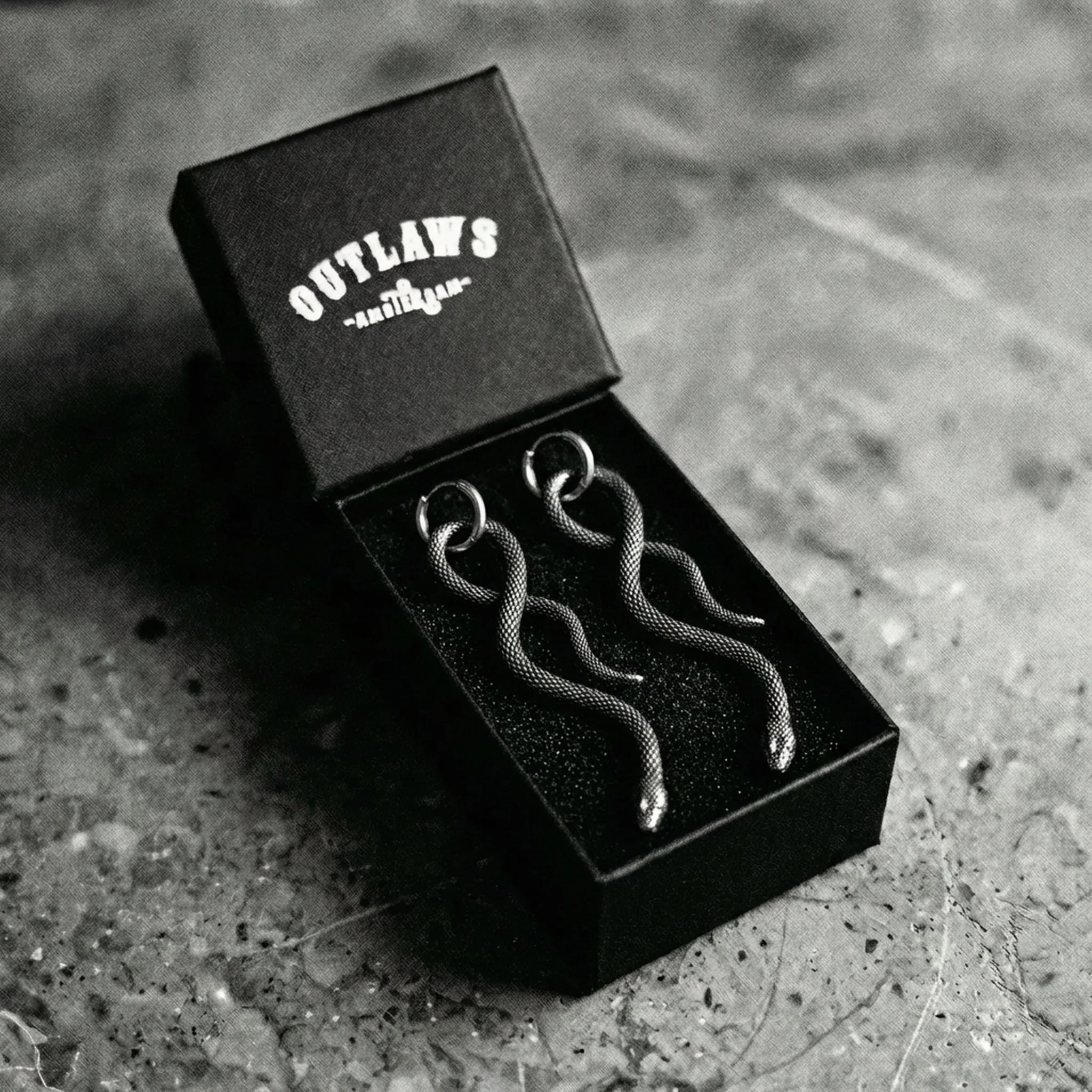ETERNAL SLITHER EARRINGS. - Image 5